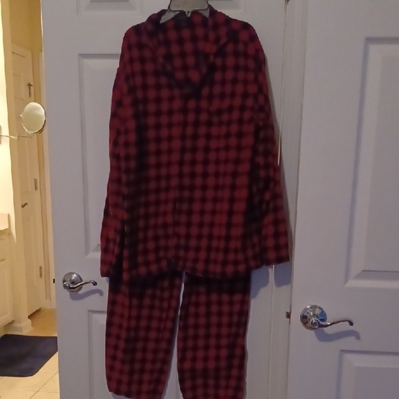 🌺Cozy Red and Black Men's Pajamas - Picture 3 of 8